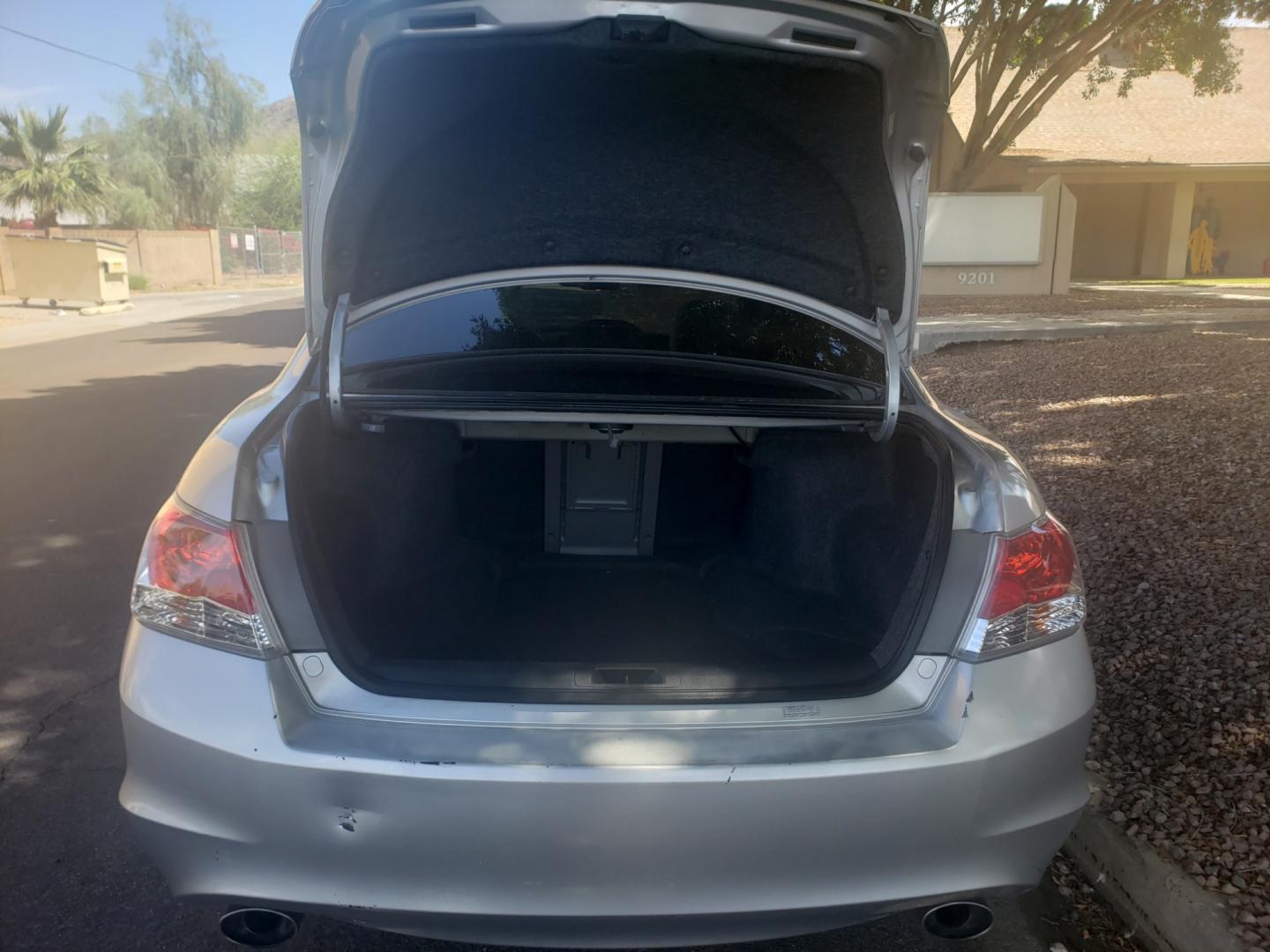 2009 Honda Accord ex-l (1HGCP36849A) with an 3.5L V6 DOHC 24V engine, 6-Speed Automatic transmission, located at 323 E Dunlap Ave., Phoenix, AZ, 85020, (602) 331-9000, 33.567677, -112.069000 - 2009 Honda Accord EX-L,.......EXCELLENT condition, A Real Must See!!.... No accidents, Power everything, Stereo/cd player, Phone sync, Bluetooth, Satellite compatible, Ice cold ac, Clean Black and Gray interior with Gray leather seats in near perfect condition, power windows, power door locks, Gorge - Photo#18